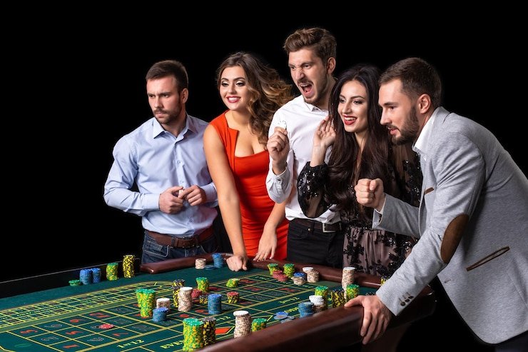 Meja roulette Prancis live dengan dealer profesional di studio 7win